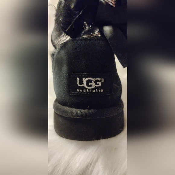 UGG BOOTS Girls Baily Boot Bows, Silver Sparkles, Black Sherpa size 5 - Picture 2 of 14